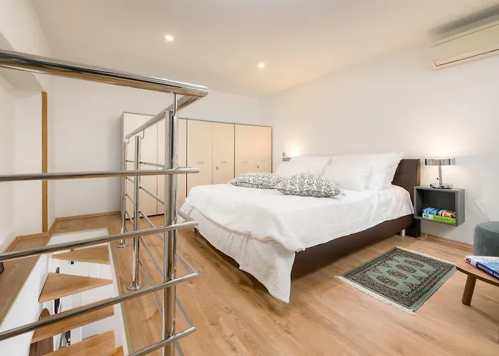 Astudio Apartment Split